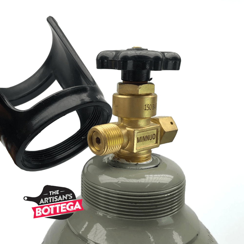 products-2.6kg_gas_tank_cylinder_co2_artisan_s_bottega_closeup_3.png